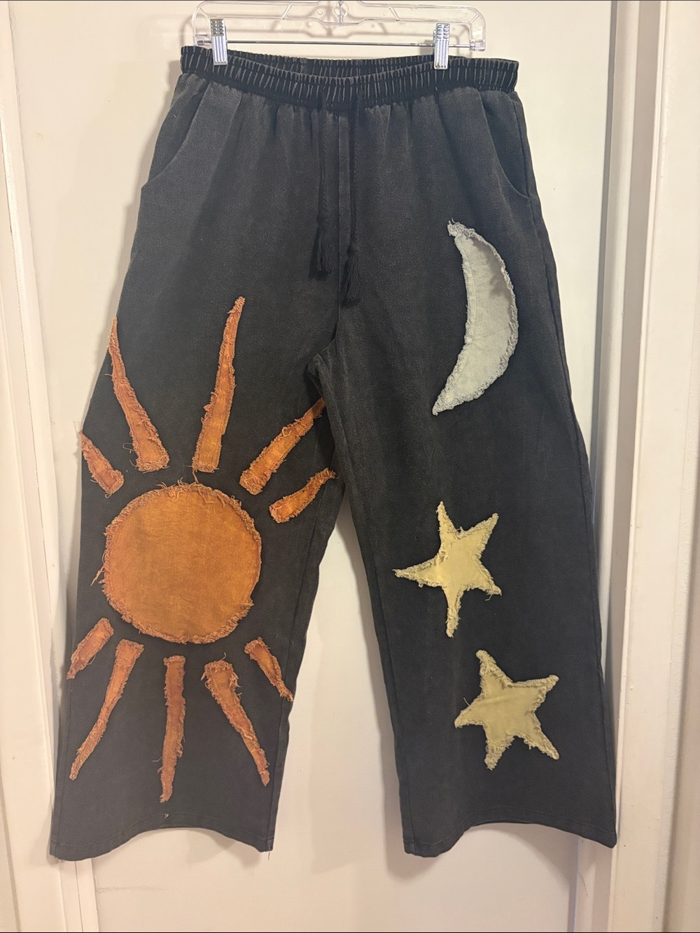 MELLO Black Pants with Sun, Moon & Stars Appliqués Size Large BNWT